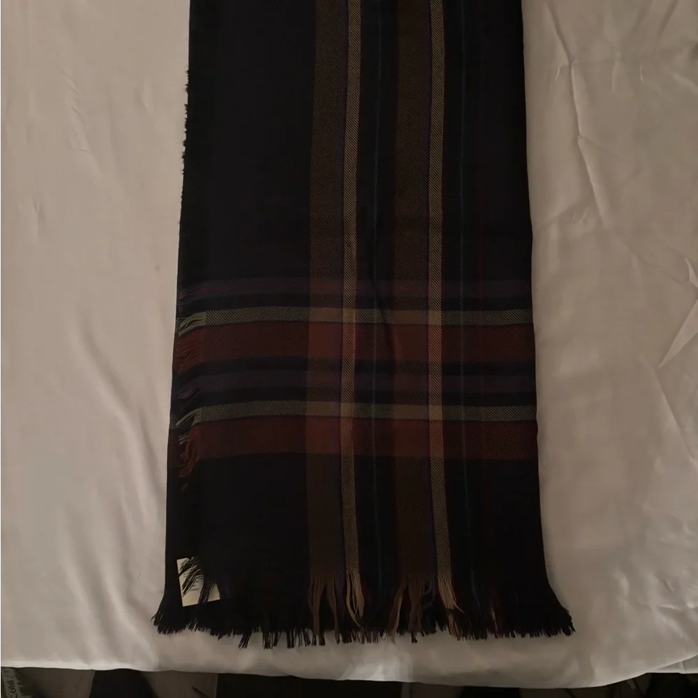 JOHN HANLY & Co Ireland Pure New Wool Shawl Scarf Plaid Purple Red Grey 54 x 54